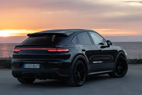The Rock fermato a Los Angeles: la sua Porsche è illegale