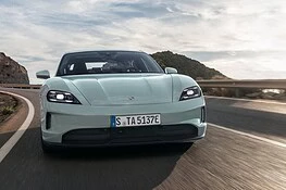 Porsche Taycan, produzione fermata: vendite crollate del 19%