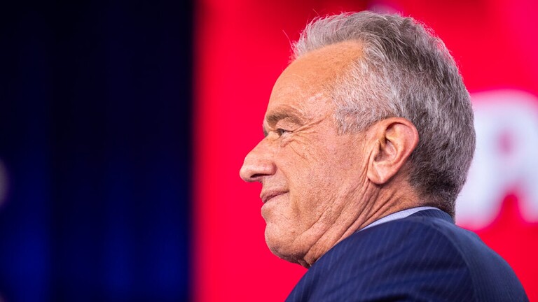RFK Jr. paragona gli antidepressivi all'eroina: la campagna choc - RFK Jr antidepressivi