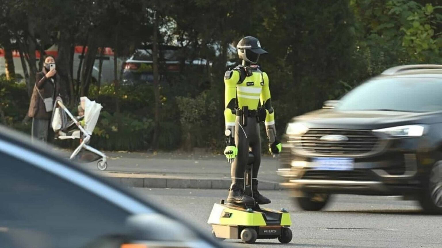 Robot poliziotti in Cina: nessuno perderà il posto, ecco perché - robot poliziotti Cina