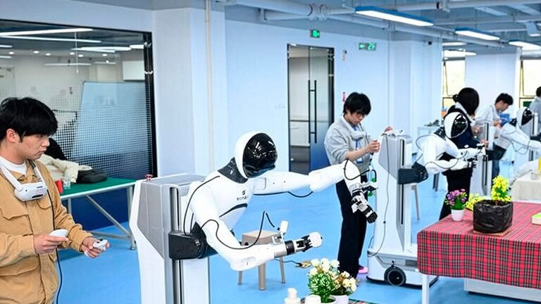 Robot umanoidi a scuola in Cina: imparano dai "professori" umani - robot umanoidi scuola Cina