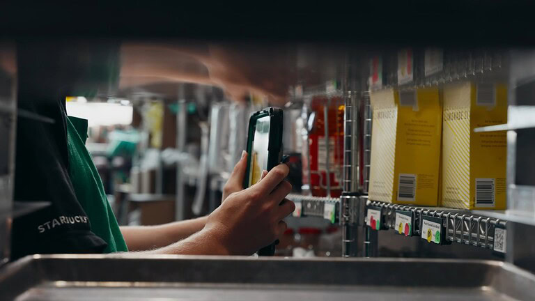 Starbucks abbandona il suo strumento AI dopo soli 9 mesi: ecco perché - Starbucks strumento AI