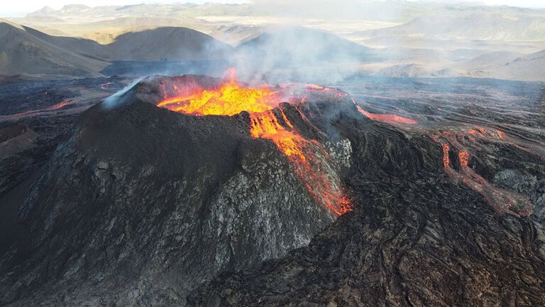 Vulcani: ecco perché tapparli col cemento è una pessima idea - tappare vulcano cemento