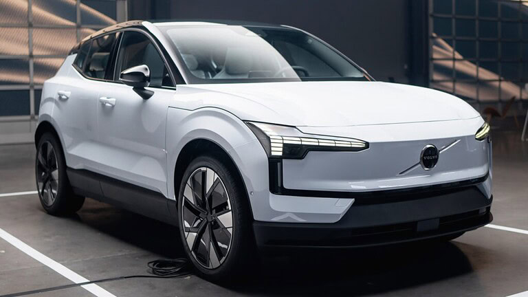 Volvo EX40: il SUV elettrico economico che sostituirà EX30