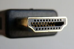 HDMI 2.2 pronto: raddoppia la banda a 96 Gbps, arriva nel 2027