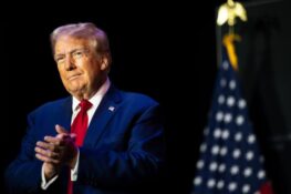 Trump frena l’AI: controlli obbligatori sui modelli prima del lancio