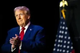 Trump frena l’AI: controlli obbligatori sui modelli prima del lancio