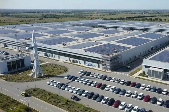 Stellantis punta su fotovoltaico e geotermia per le fabbriche europee