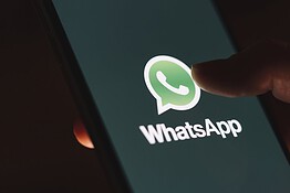WhatsApp, messaggi programmati in arrivo anche nei gruppi