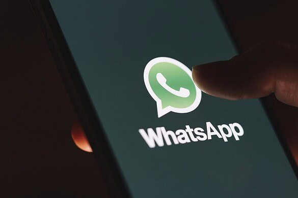 WhatsApp, messaggi programmati in arrivo anche nei gruppi