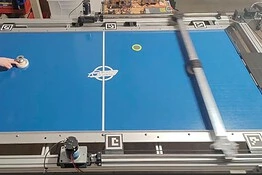 Robot imbattibile ad air hockey allenato solo in un mondo virtuale