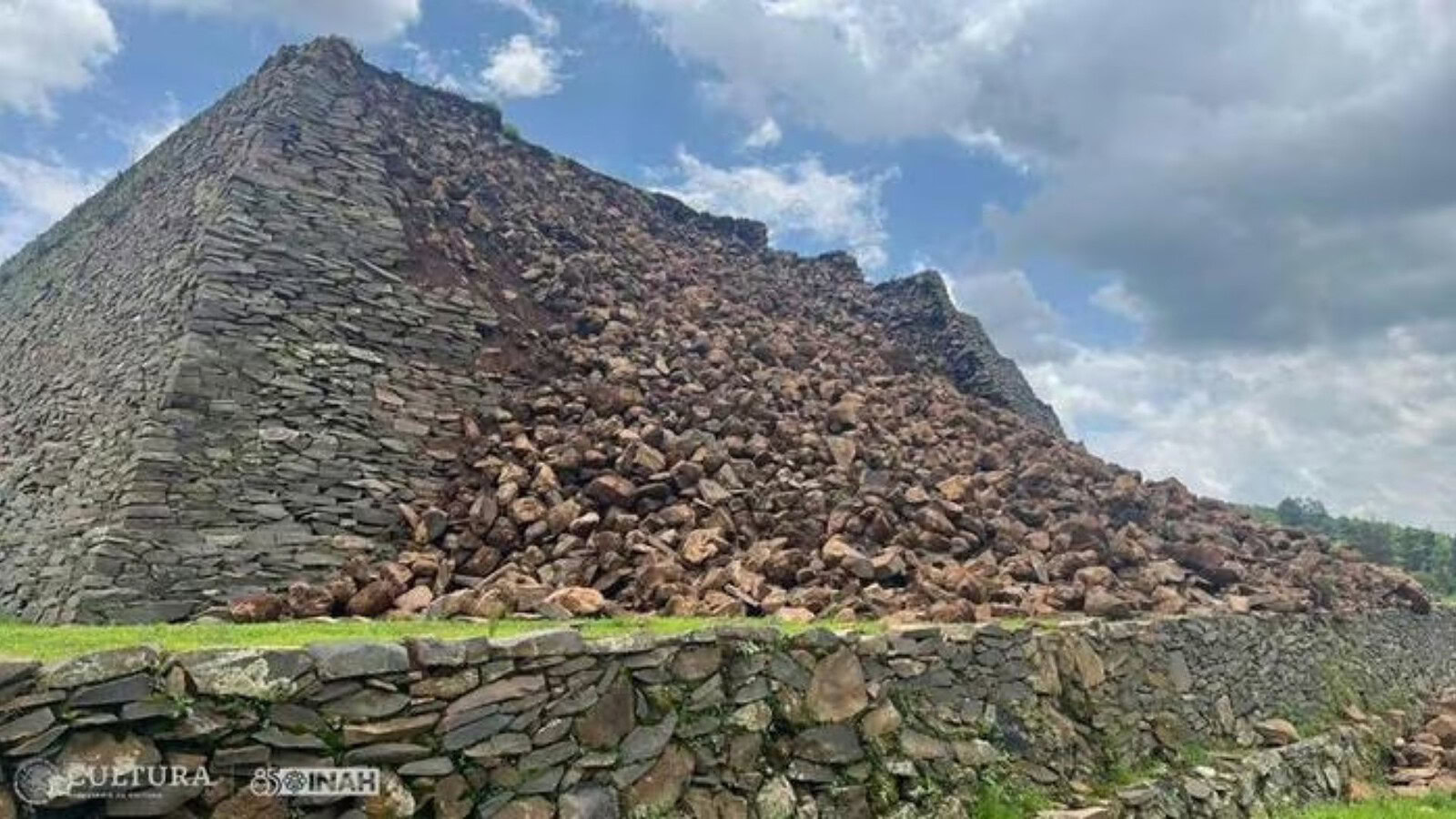 Piramide millenaria crollata in Messico: il clima estremo distrugge Ihuatzio