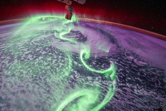 Aurora australe vista dalla ISS: gli scatti mozzafiato di Sophie Adenot