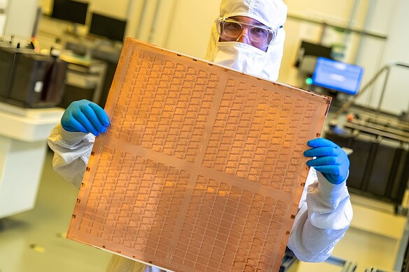 CoPoS, TSMC accelera sui substrati in vetro: chip AI più economici del 30%