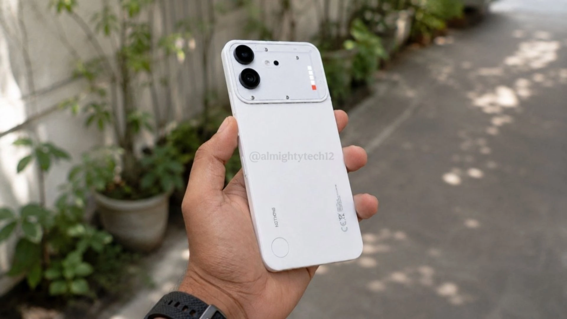 Nothing Phone (4b) si mostra dal vivo: ecco le foto reali in tre colori