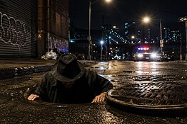 New York: dai tombini di Brooklyn spuntano uomini misteriosi durante la notte, indaga la polizia