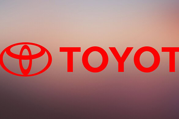 Toyota dice no all’auto elettrica: la strategia che spiazza tutti