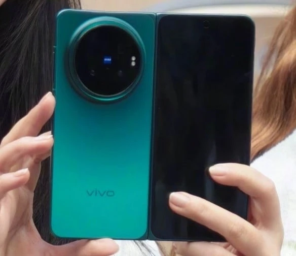 Vivo X Fold 6 si mostra dal vivo: batteria enorme e fotocamere ZEISS