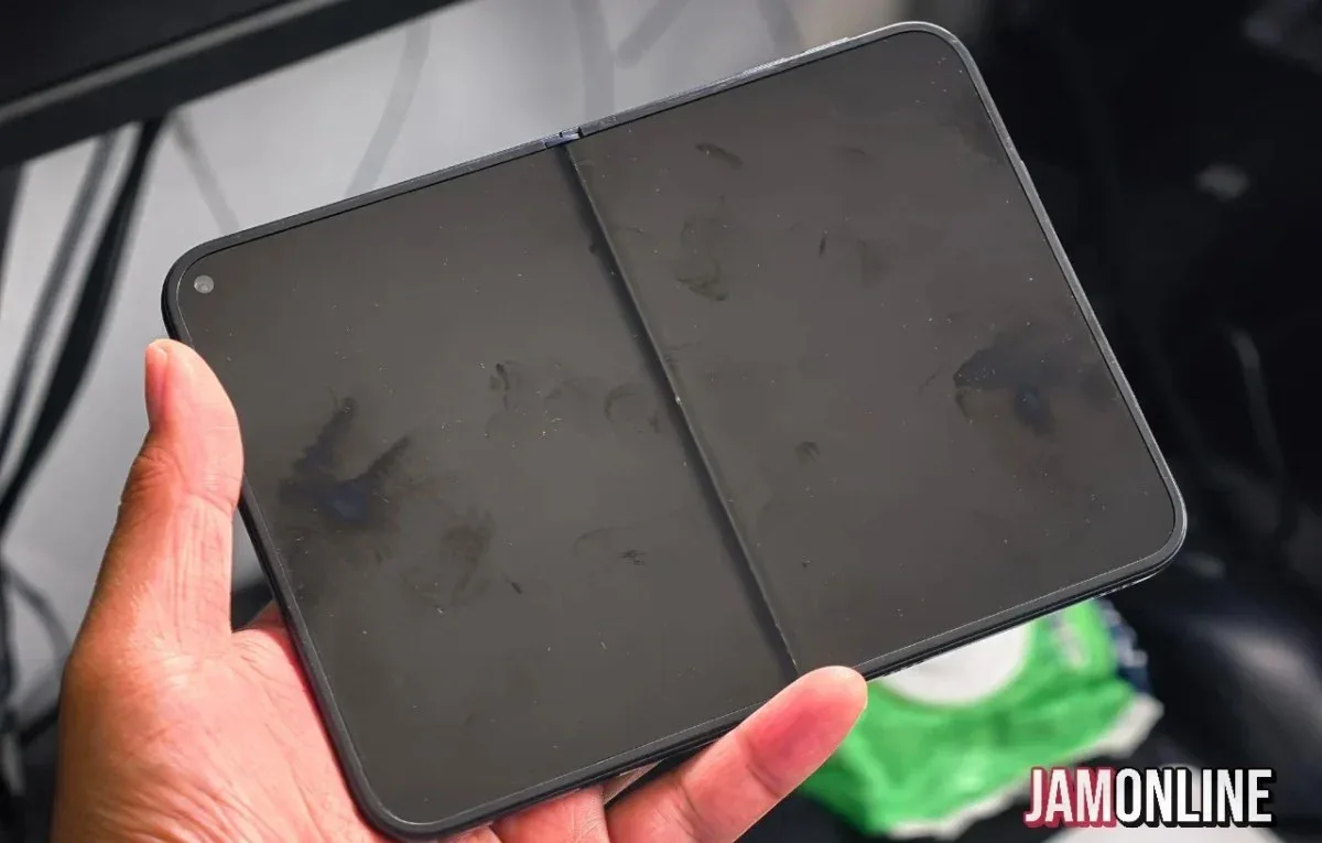 iPhone Ultra pieghevole nero: ecco il dummy che ne svela lo spessore