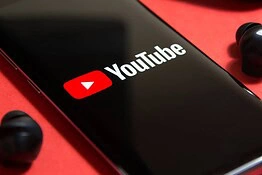 YouTube sfida WhatsApp: arrivano i messaggi per guardare video insieme
