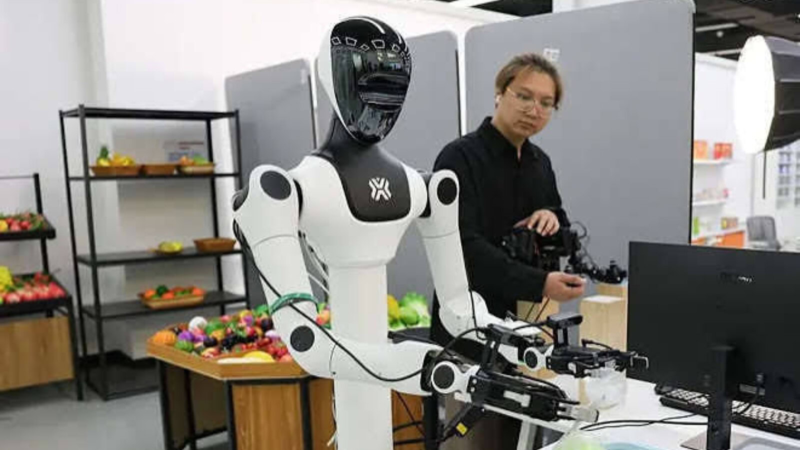 Alibaba lancia Qwen-Robot: l'IA che rende i robot autonomi