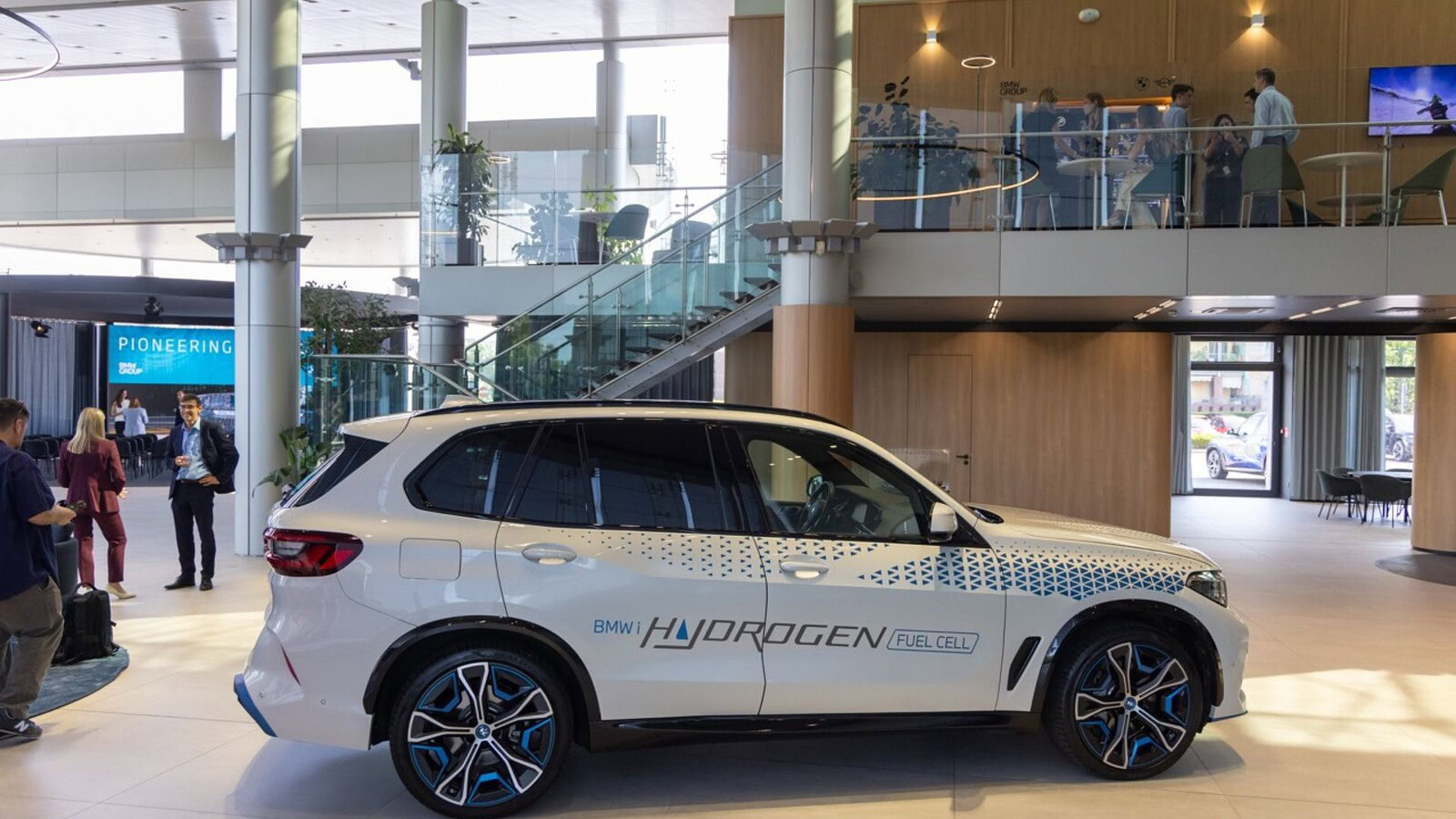 BMW a idrogeno: pieno in 5 minuti e 750 km di autonomia