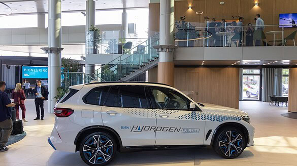 BMW a idrogeno: pieno in 5 minuti e 750 km di autonomia