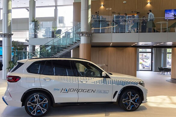BMW a idrogeno: pieno in 5 minuti e 750 km di autonomia