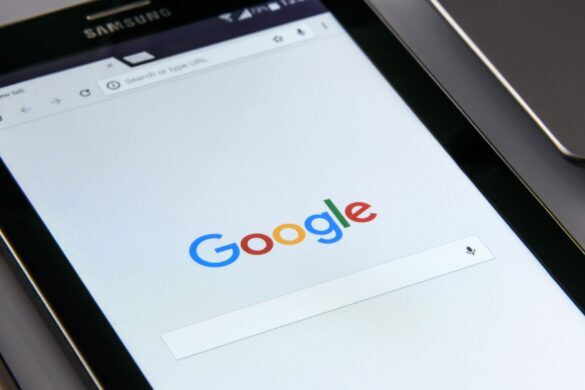 App Google, la ricerca vocale cambia: addio ricerche tronche