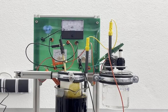 Batteria al matcha: youtuber costruisce una cella a flusso in casa