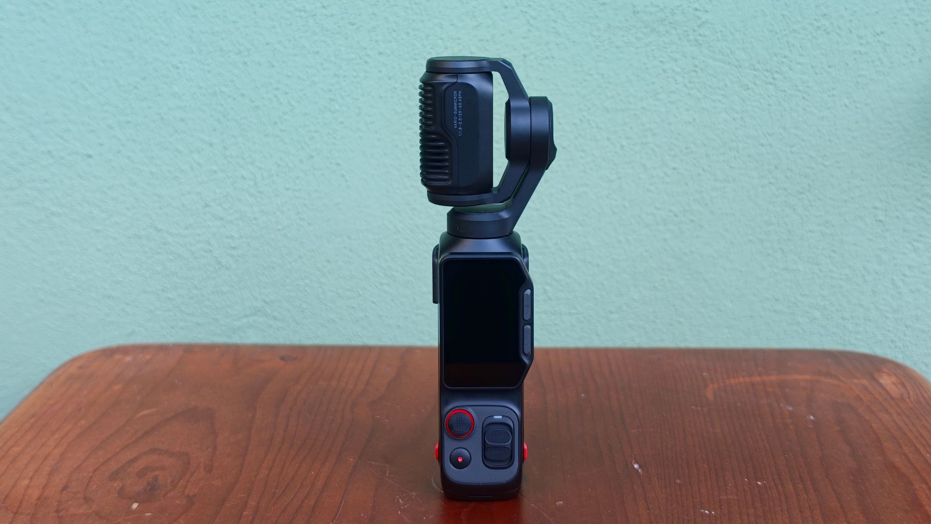 Insta360 Luna Ultra: la nuova pocket camera con gimbal incorporato | RECENSIONE