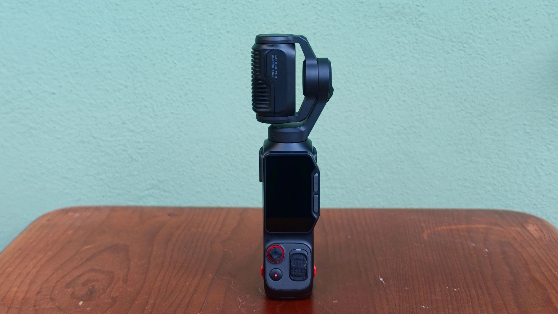 Insta360 Luna Ultra: la nuova pocket camera con gimbal incorporato | RECENSIONE