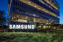 Samsung, il brevetto svela uno smartphone arrotolabile e pieghevole insieme