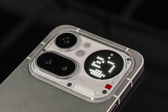 Nothing Phone (4b) sempre più vicino: i teaser anticipano il nuovo modello