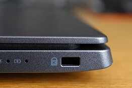 Computer portatili: a cosa serve quel foro squadrato sul lato? Ecco la risposta