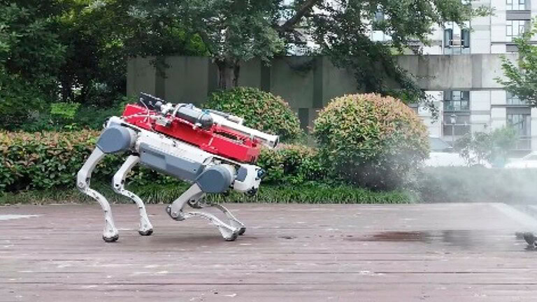 DEEP Robotics, ecco il cane robot antincendio che spegne le fiamme