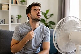 Estate: sono gli uomini a soffrire di più il caldo e a cedere all’aria condizionata