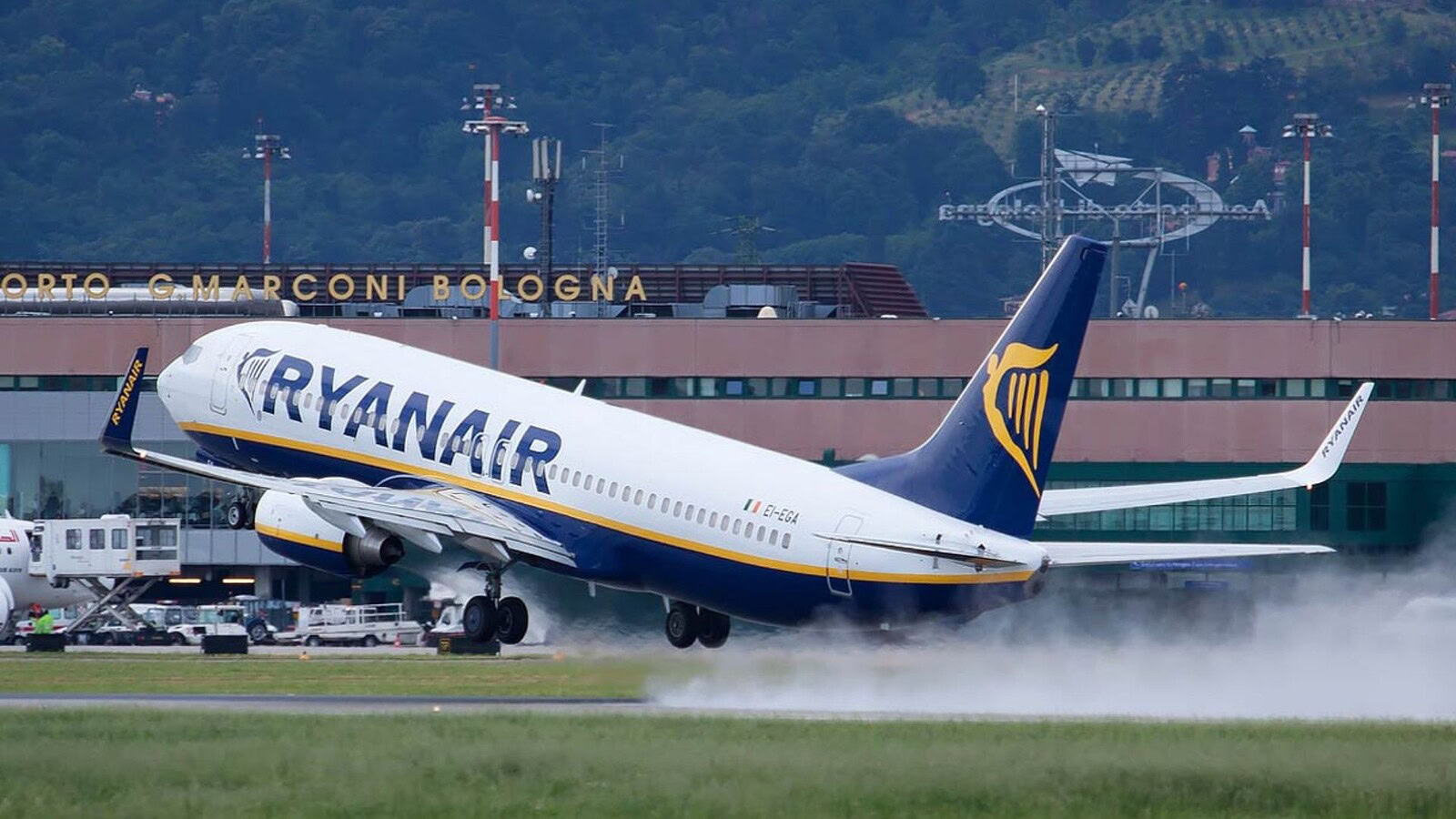 Ryanair sotto indagine nel Regno Unito per i costi del posto famiglia