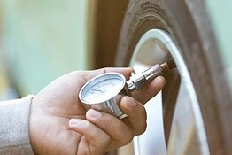 Pneumatici sgonfi: i consumo aumenta del 10%, lo sapevate?