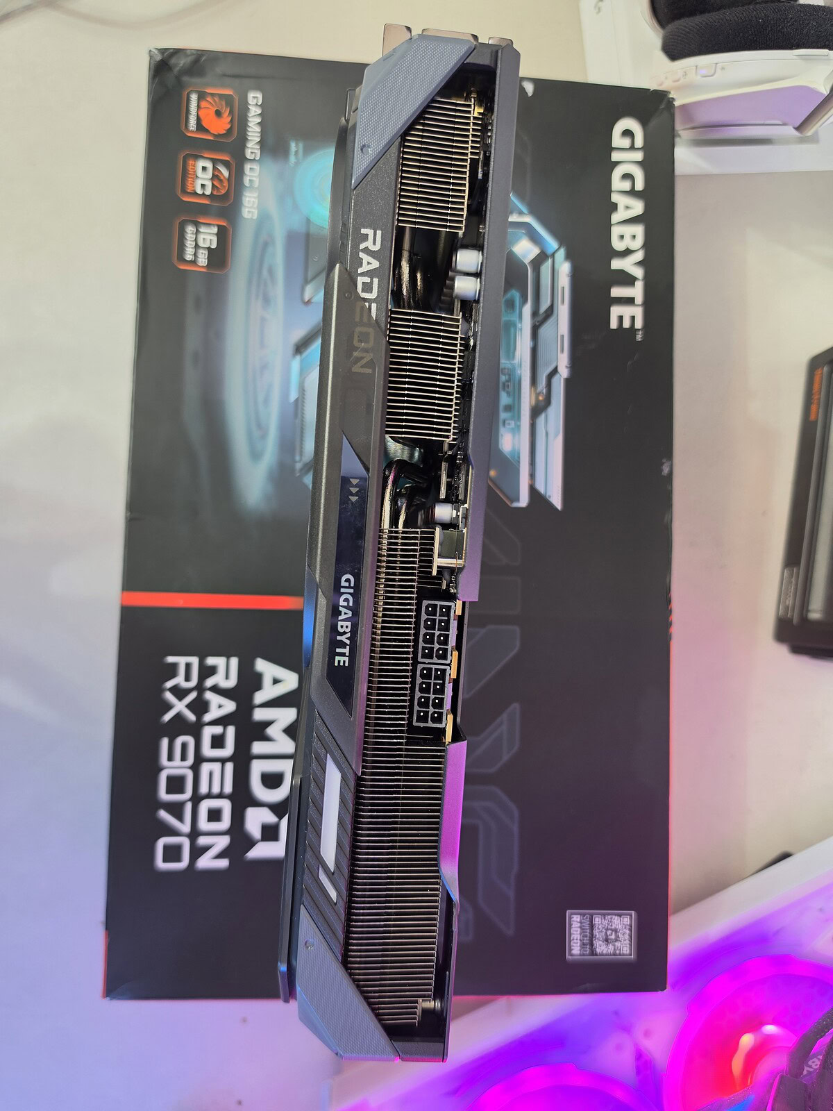 Gigabyte Radeon RX 9070 - immagine 15 Gigabyte Radeon RX 9070 - immagine 15