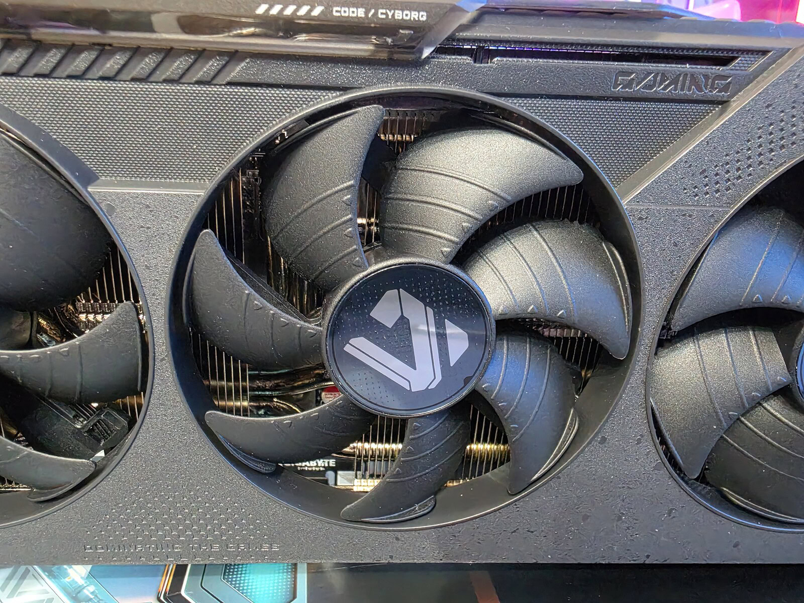 Gigabyte Radeon RX 9070 - immagine 16 Gigabyte Radeon RX 9070 - immagine 16