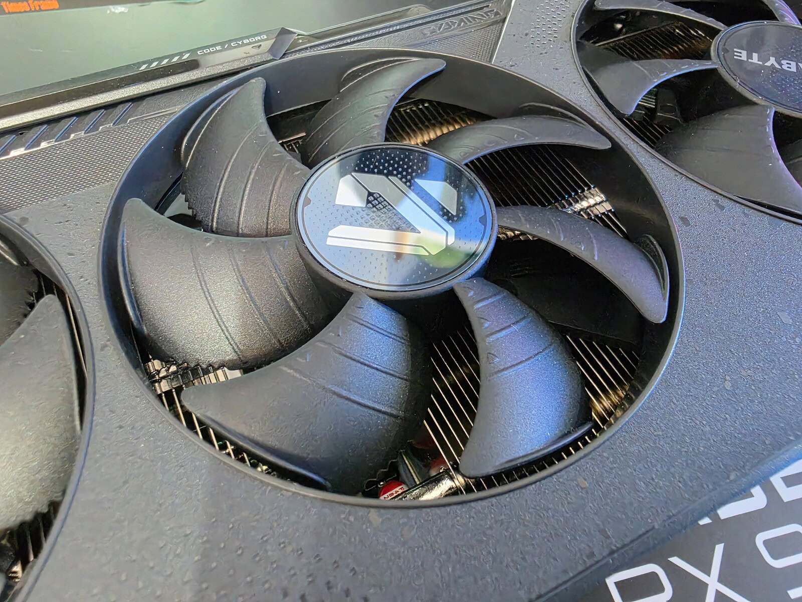 Gigabyte Radeon RX 9070 - immagine 22 Gigabyte Radeon RX 9070 - immagine 22