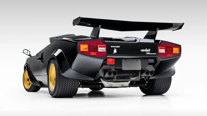 Lamborghini Countach LP5000 QV all'asta: restauro da oltre 570.000 euro