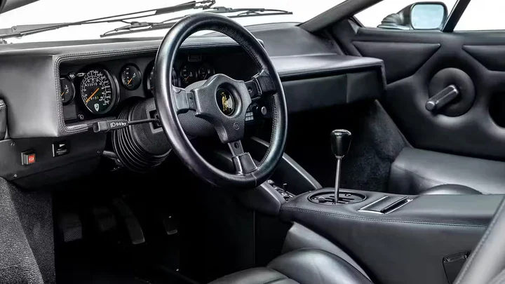 Lamborghini Countach LP5000 QV all'asta: restauro da oltre 570.000 euro