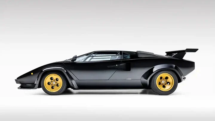 Lamborghini Countach LP5000 QV all'asta: restauro da oltre 570.000 euro