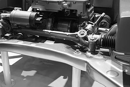 Auto elettriche o ibride dopo il 2035? Lo scontro tra Ford e Volkswagen