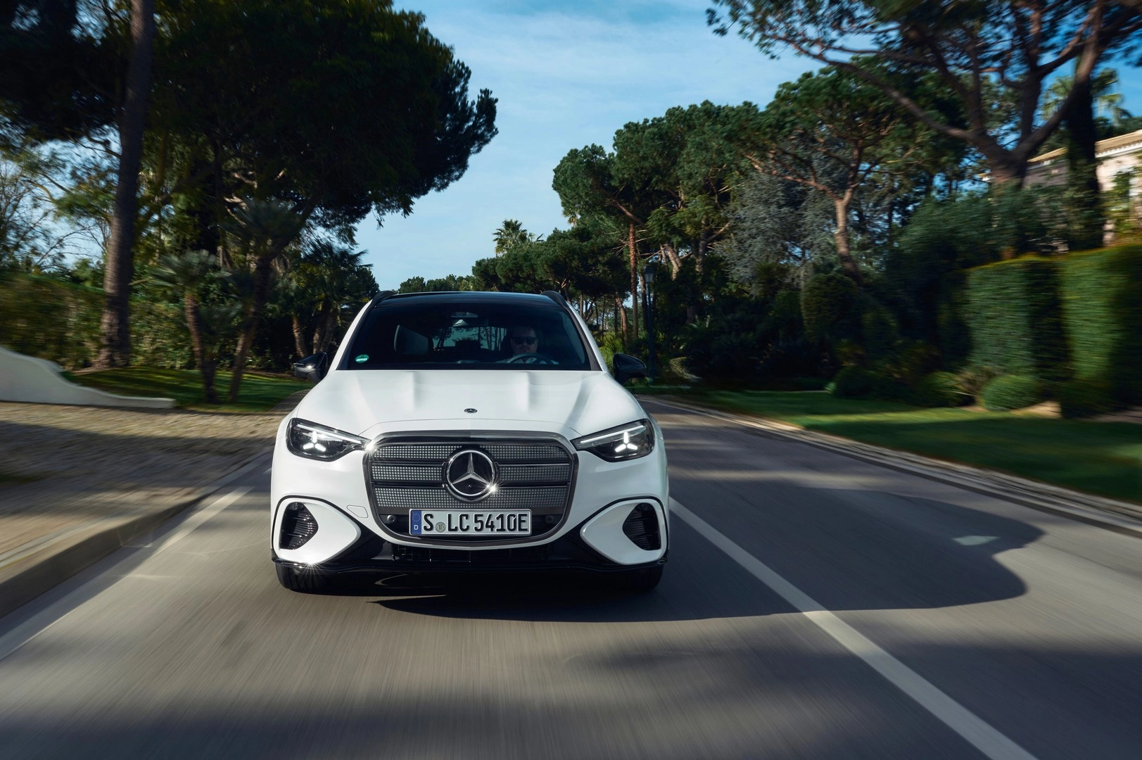 Mercedes-Benz GLC: arrivano due nuove versioni plug-in 250 e e 300 e