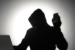 ChatGPT e Claude usati dai truffatori: l’allarme di Microsoft