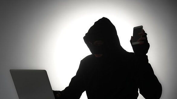 ChatGPT e Claude usati dai truffatori: l’allarme di Microsoft