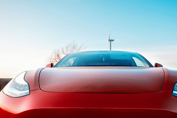 Tesla investe 5 miliardi in Italia e UK: maxi rete di accumulo da 100 GWh